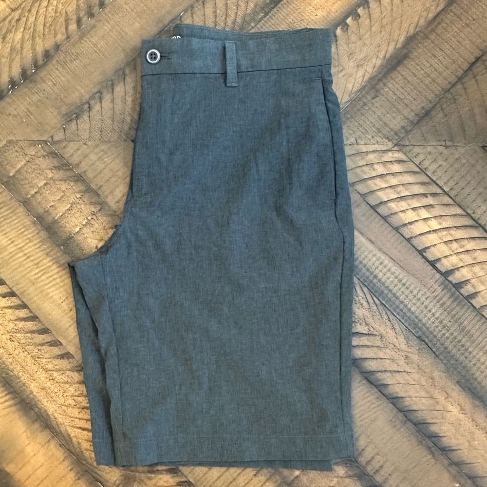 Izod Advantage Gray Shorts 30